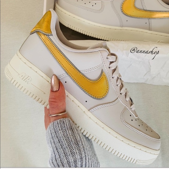NWT Nike Air Force 1 gold swoosh - Picture 7 of 7